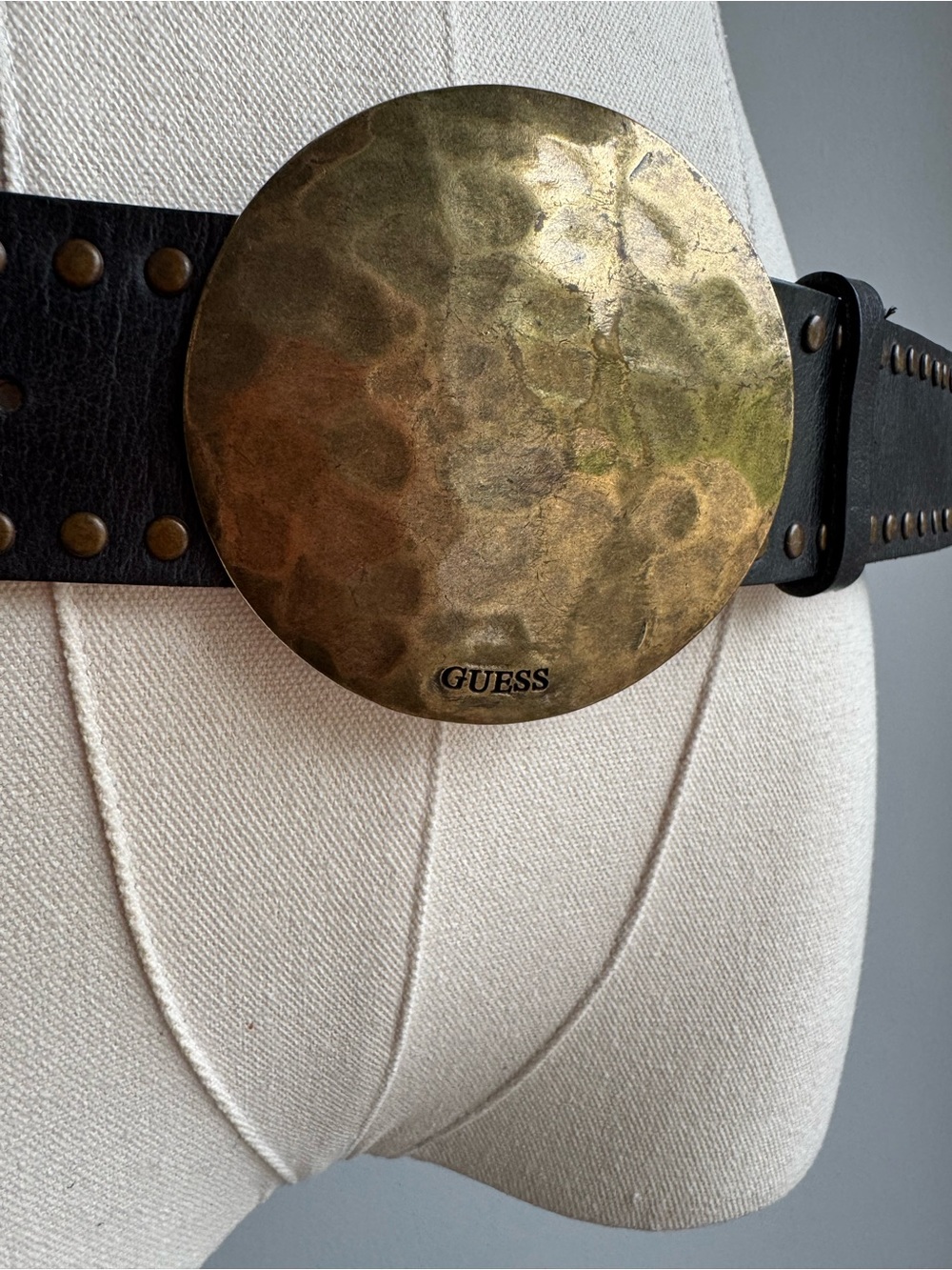 Y2K GUESS Leather Studded Belt Womens L Hammered Brass Disc Buckle Boho Western - Picture 2 of 15